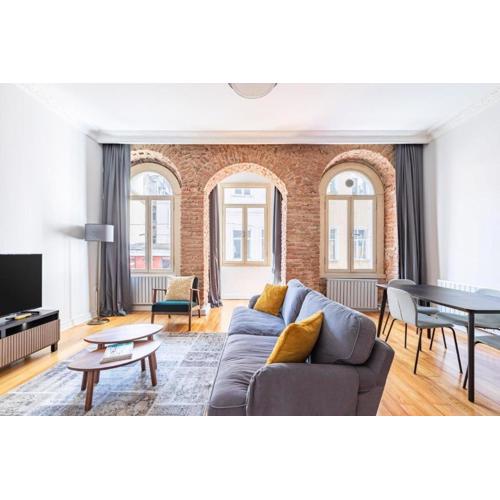 Warm Rustic Charming 2bd Galata Wpatio Gem! #320