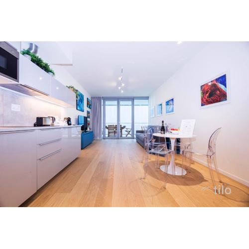 Waterfront Luxury, 1BR, FREE Parking, AC, NETFLIX & WIFI By Tilo Lux