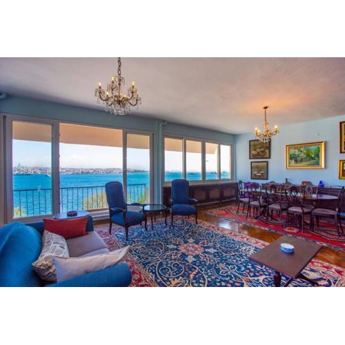 Waterfront Penthouse Apt with a Stunning View