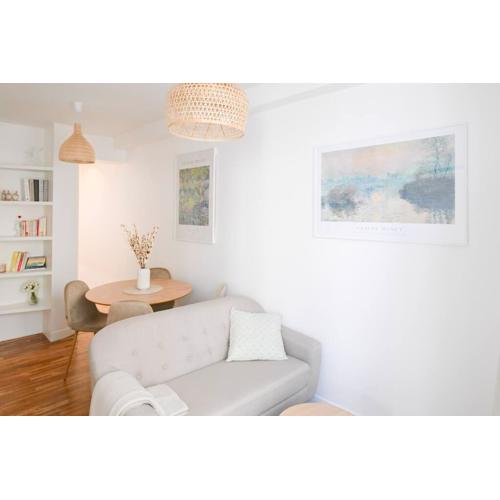 We Parisian The Marais Cozy Home