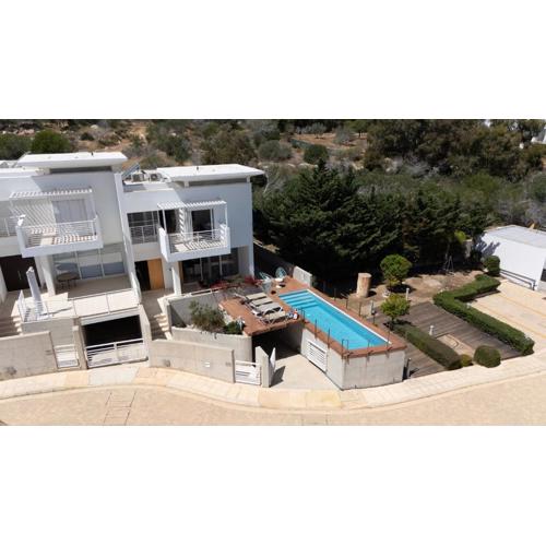 Wealthystays Niceday Hill Villa