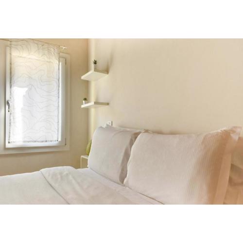 Welc-ōM Golden Apartment