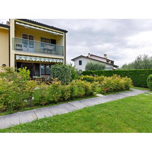 Welcoming Holiday Home in Lazise with Swimming Pool