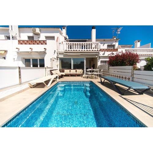 WELCS CASA 240 EMP con piscina y vista al canal