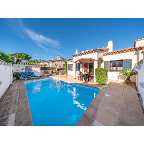Well-equipped villa in L Escala