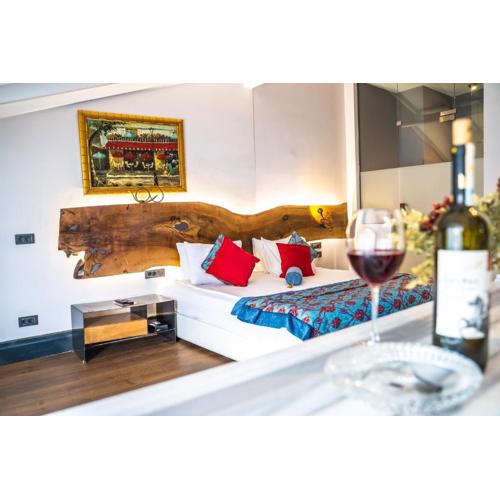 West Pera Hotel