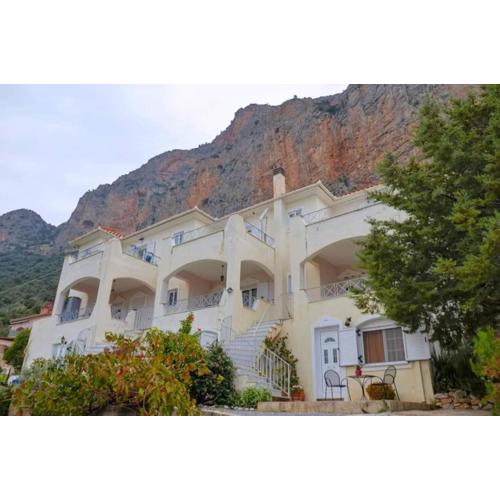 West Red Rock and View Leonidio maisonette studio