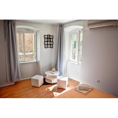 West Wall Apartment