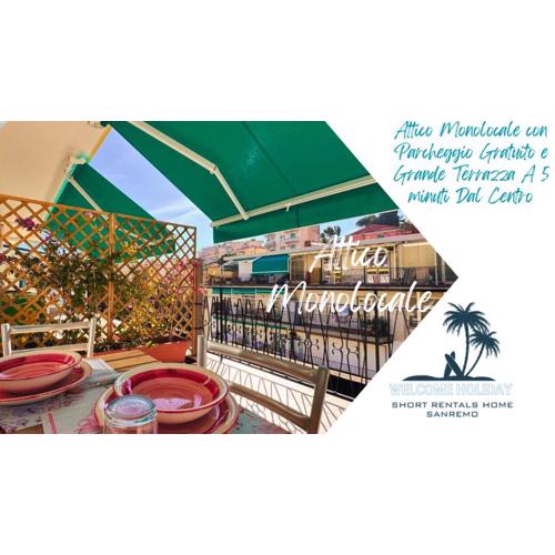 WH - Attico Monolocale con Parcheggio Gratuito e Grande terrazza - A 5 minuti dal centro - Wifi