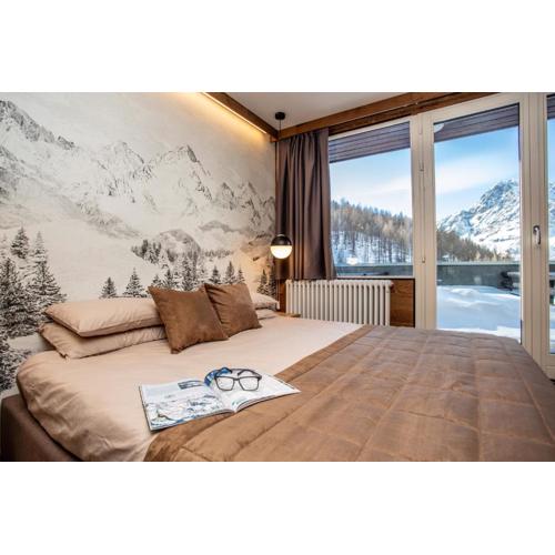 WHISPERING PINES LODGE Mountain view apartment with ski-in access