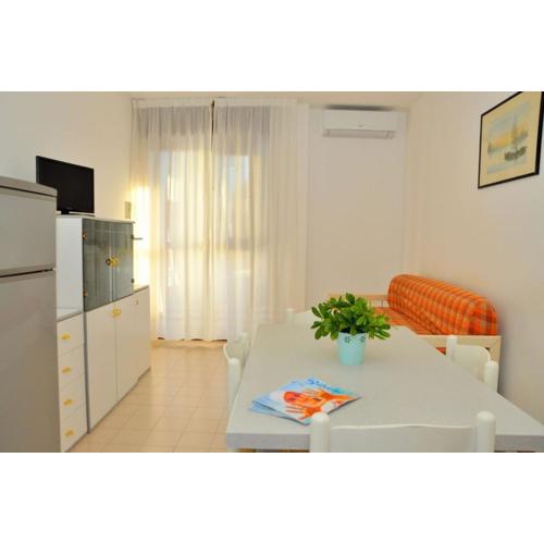 White apartment with terrace - Beahost