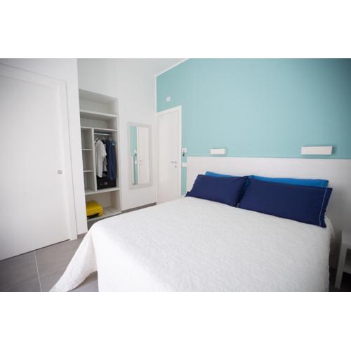 White Asses Rooms