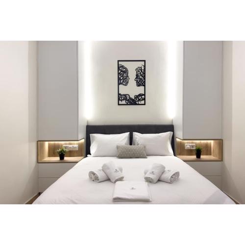 White Luxe Suite in Kolonaki