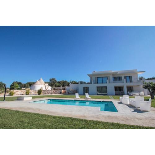 white moon holiday home