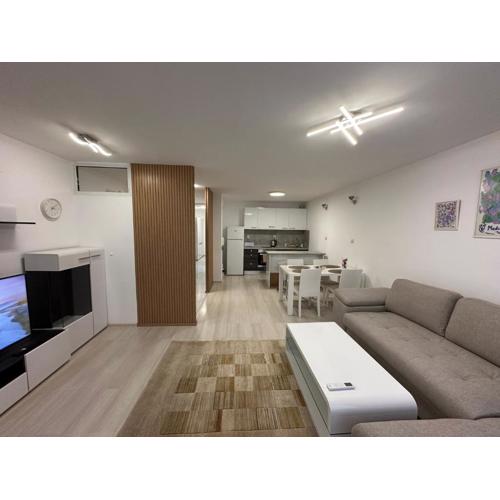 White Pearl Apartment - Top Location, Bright & Spacious, Newly Renovated
