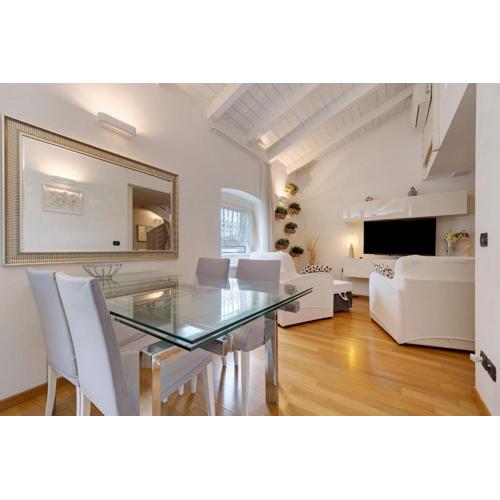 White Residence Apartment