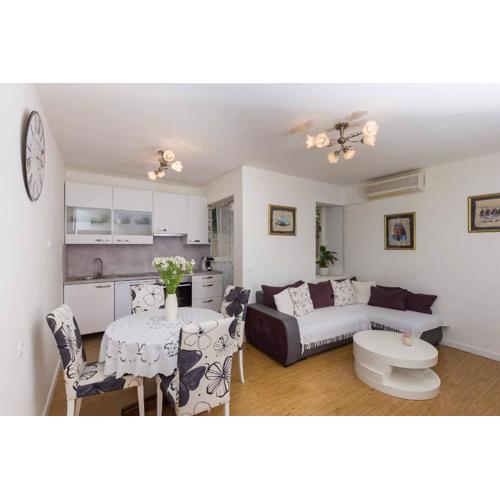 White Rose Apartment