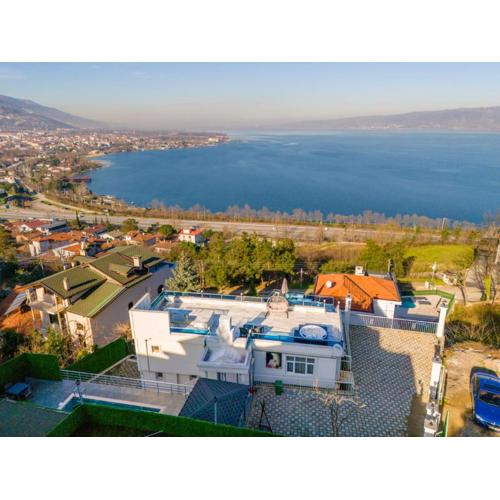 WHİTE ROSE VİLLA Jakuzili ve Isıtma Havuzlu