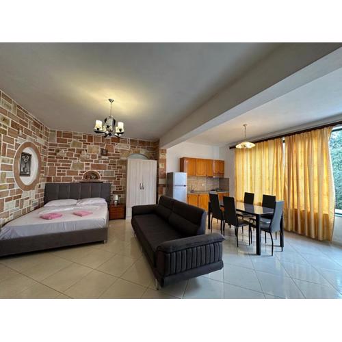 White Stone Apartments Ksamil