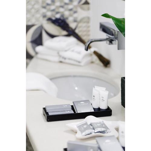 White Stylish Apartment 3