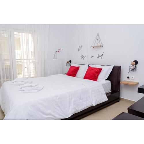 WhiteHome Apartment