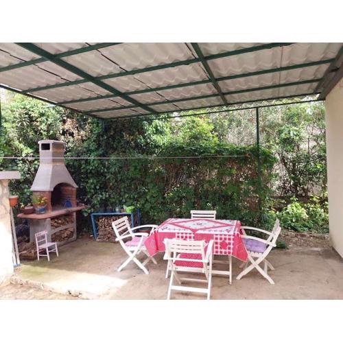 Whole house Ariela, 20m to the beach, has a barbecue, 2 terraces
