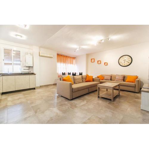 Wide and diaphanous- 3Bd 2Bth- Alcázar