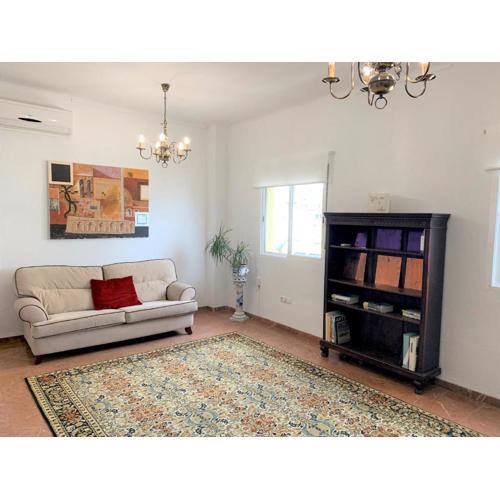 Wide and traditional- 2Bd 1Bth- Gavidia