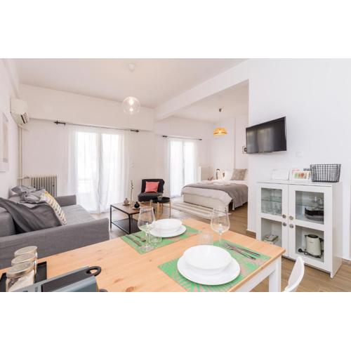 Wide Comfy Studio Apartment Centrally Located In Thissio