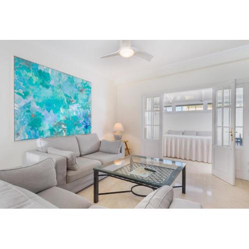 Wide with Terrace & Parking- 3Bd 2Bth- Alfalfa