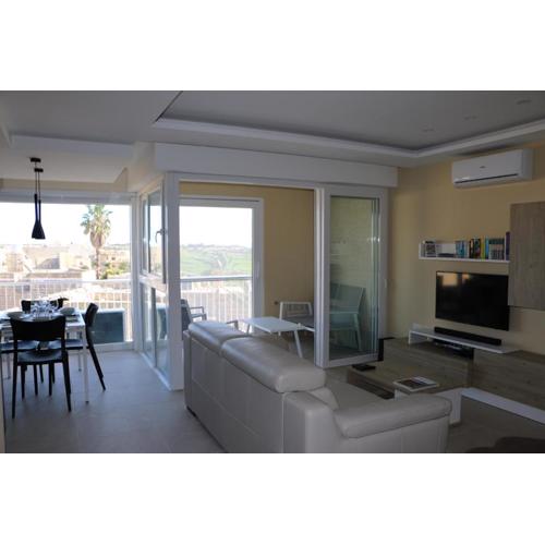 Wileg 4A Luxury Studio Apartment with Shared Swimming Pool.