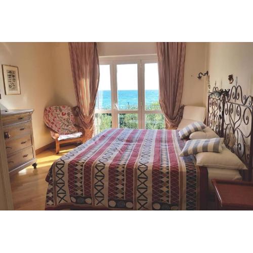 Wind Rose House - By the BEACH with AC & Private Parking