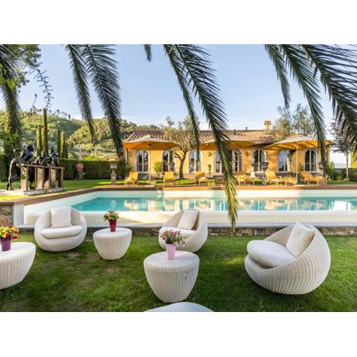 Wine Estate Villa in Lucca hills