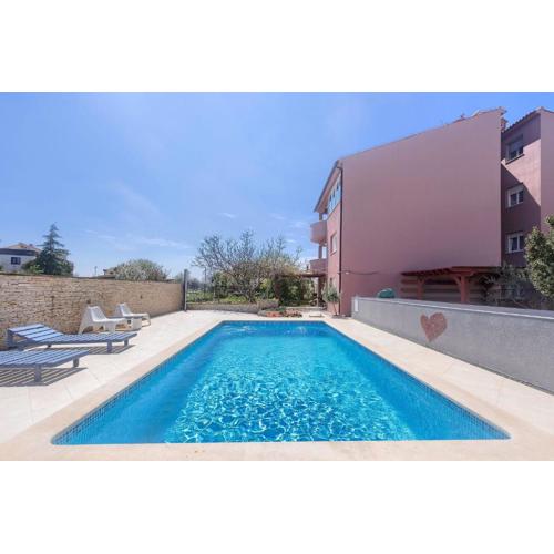 Wohnung In Fažana Mit Gemeinsamem Pool Und Garten