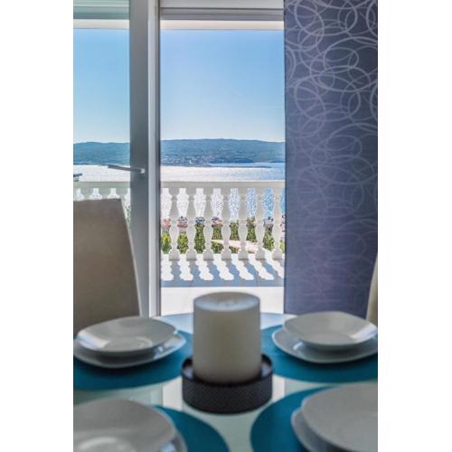 Wohnung Mit Meerblick Und Pool