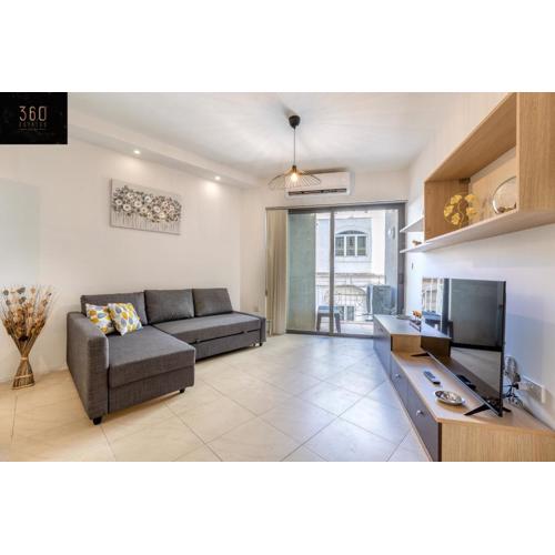 Wonderful, designer 2BR home with large Sofa & TV by 360 Estates