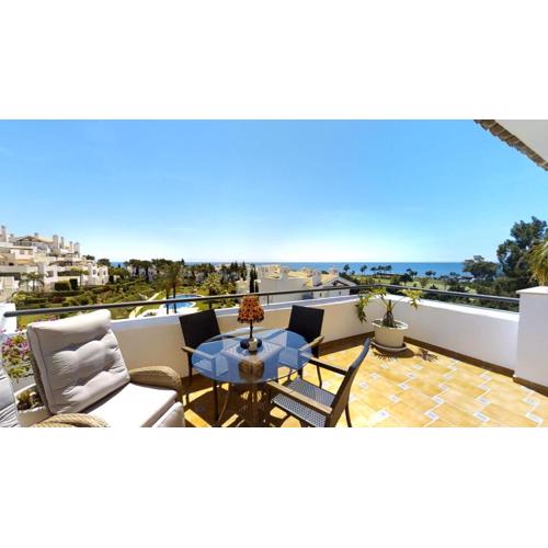 Wonderful Penthouse with Pool and Sea View