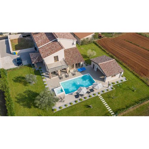 Wonderful Villa Mattuzzi with private pool near the town by WiiBuk