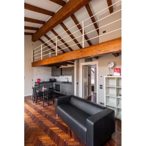 Wooden design Apartment by Wonderful Italy