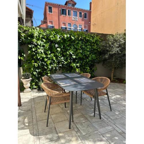 Wow garden in the heart of Venice
