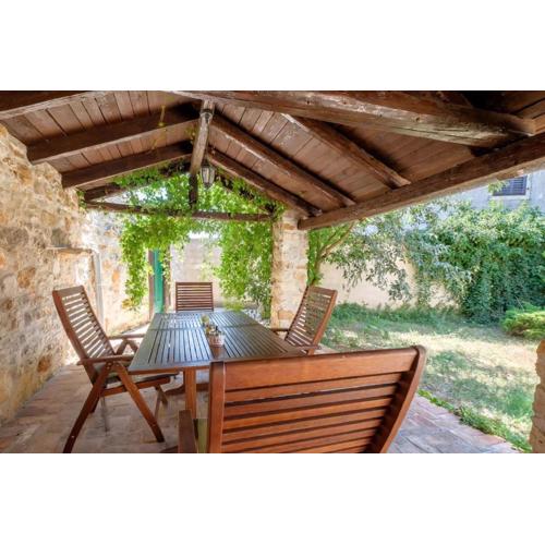Wunderschöne Steinvilla Mit Privatem Garten