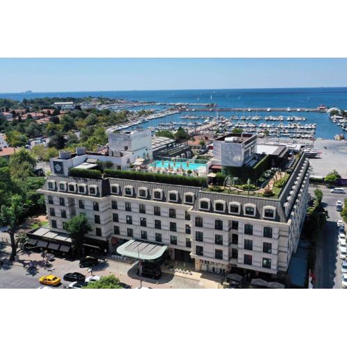 Wyndham Grand Istanbul Kalamış Marina Hotel