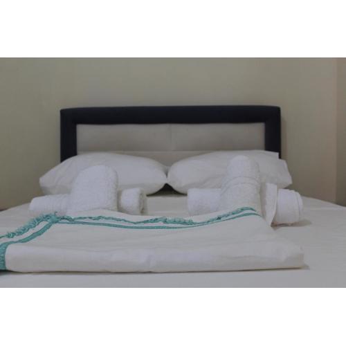 Xhejms Guest House
