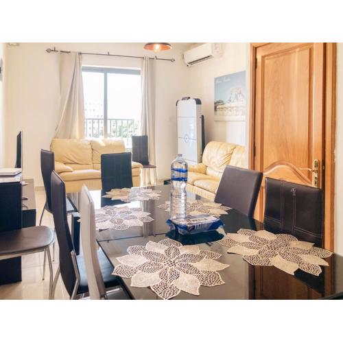 XL Central Home - Sleeps 10 people