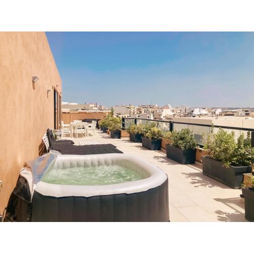 XL Terrace Penthouse BBQ 200m From The Sea and Square