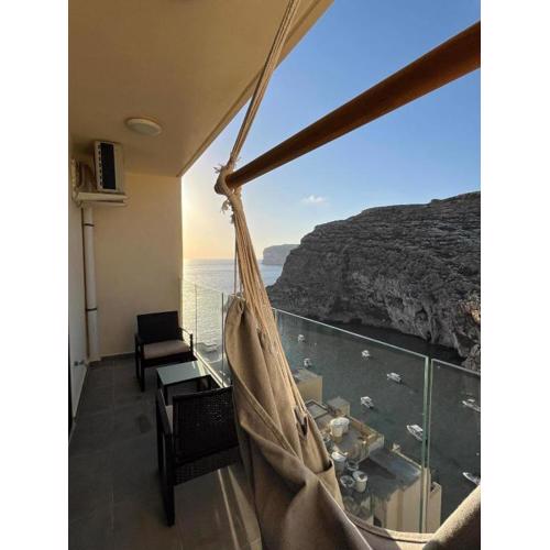 Xlendi - Seafront 2 Bedroom Apartment, Fully Air-conditioned and equipped with all amenities