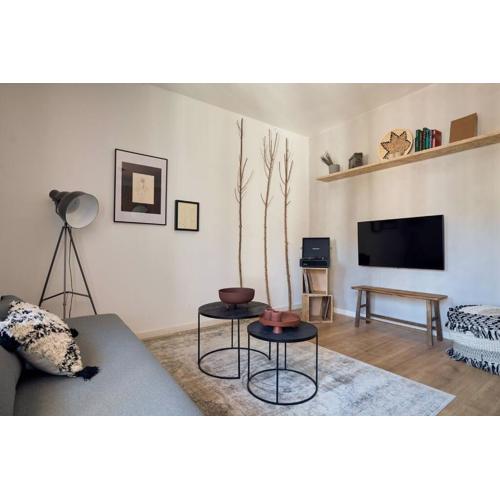 YANGRA - Two Bedroom Apartment in Consell de Cent