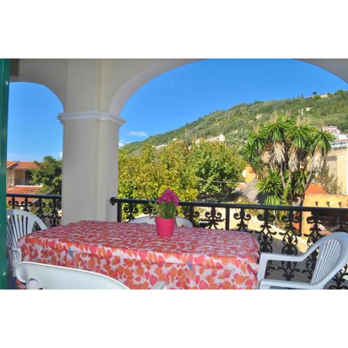 Yannis - Holiday Apartments on Agios Gordios Beach in Corfu