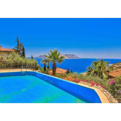 Yarımada Deniz Manzaralı Villa Cindy