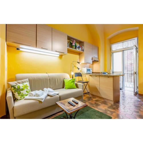 Yellow Apartment near the Train Station with Balcony
